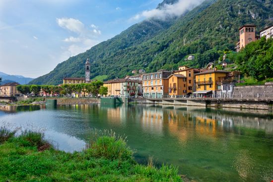 San Pellegrino Terme San Pellegrino Terme, vista sul fiume Shutterstock.com 